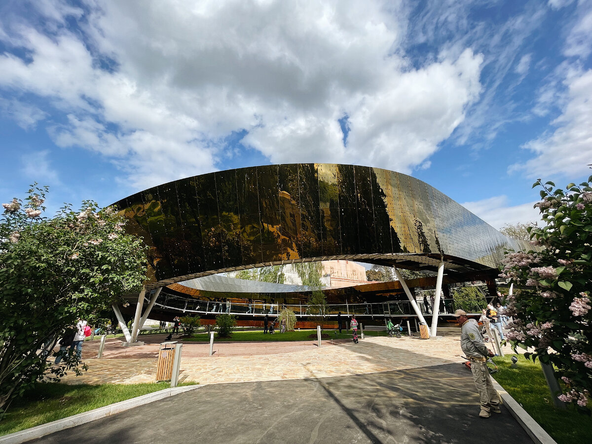 Лента Мебиуса на ВДНХ, июнь 2023г