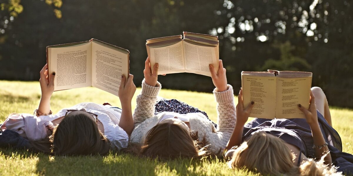 Картинки с книгой и человеком