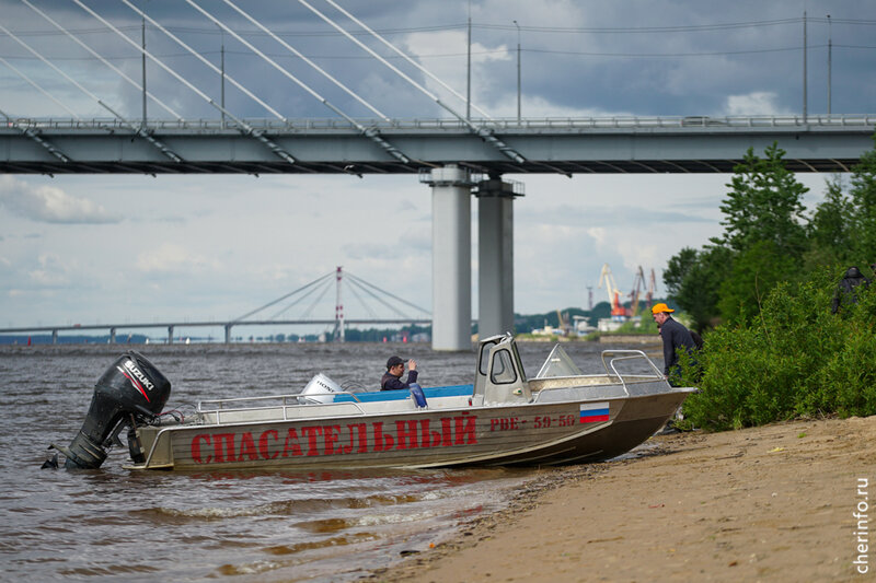    Субботник прошел 4 июня на участке от Архангельского моста до улицы Юбилейной. На уборку пляжа вышли жители, депутаты, волонтеры, общественники.