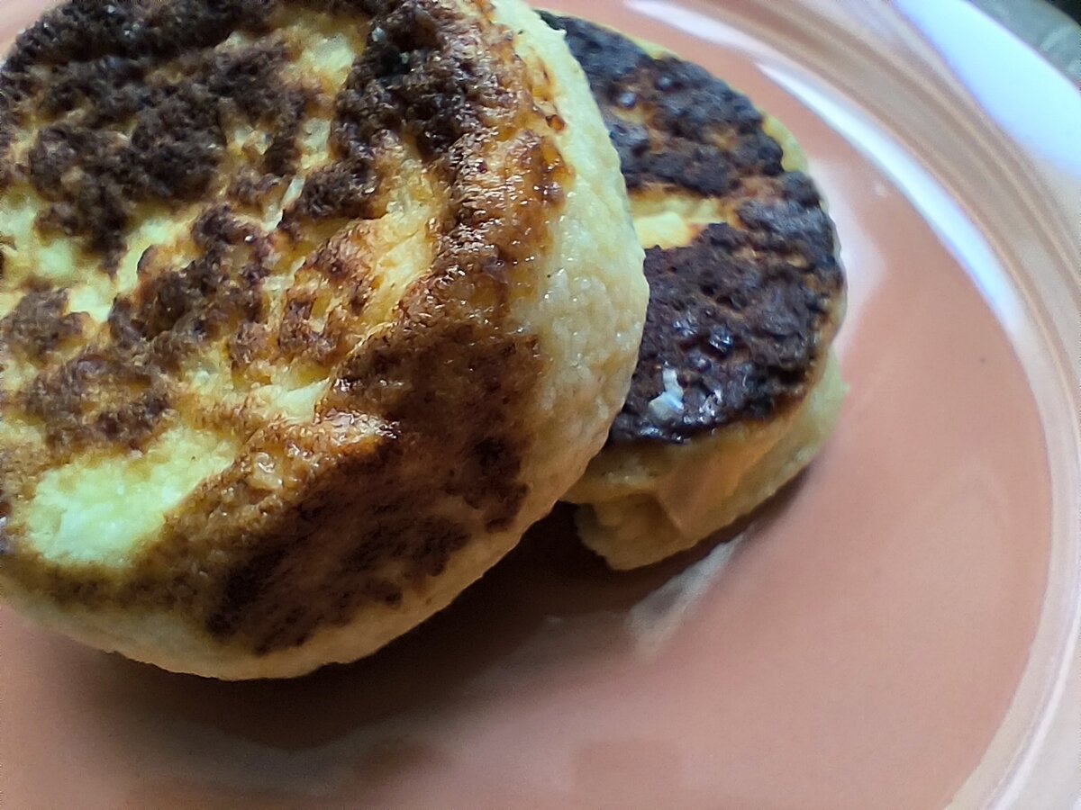 Сырники всегда хорошо зажариваю на кокосовом масле