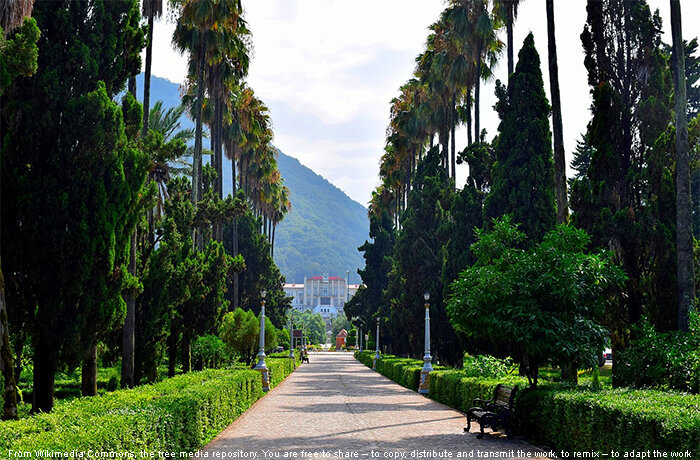 Отель Ramsar Mazendaran и огромная аллея, ведущая к морю