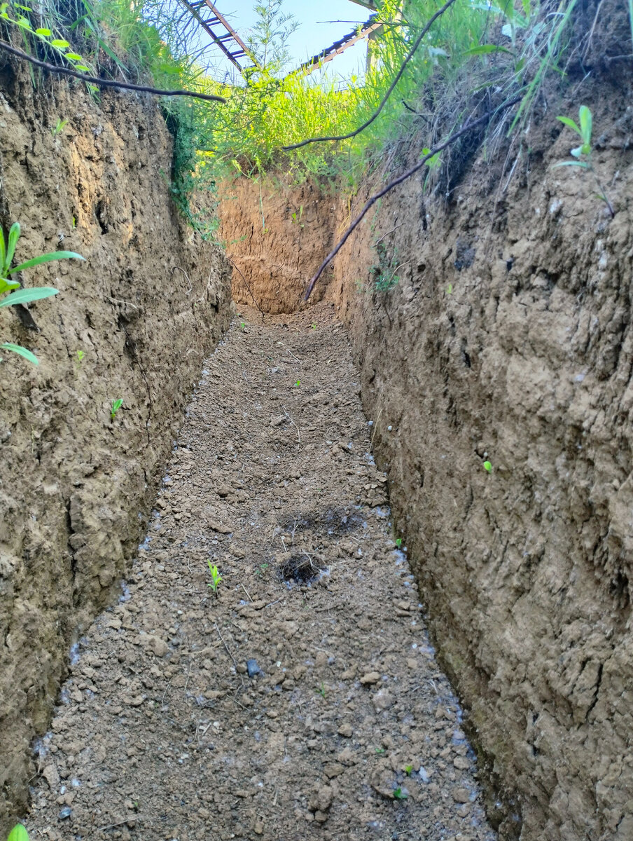 Идеальный окоп выкопан экскаватором