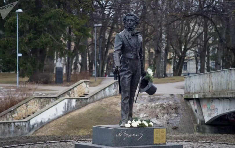    В Латвии опять побороли символы России