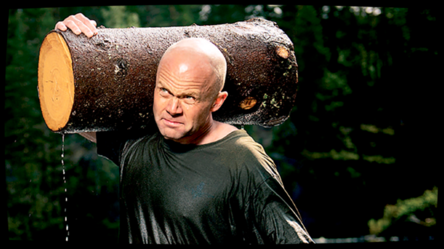 Тренер по личностному росту, самый популярный мотивационный спикер в Норвегии. В прошлом офицер воздушно-десантных войск, имеет степень магистра экономики, сейчас - персональный коуч и психотерапевт Эрик Бертран Ларссен.