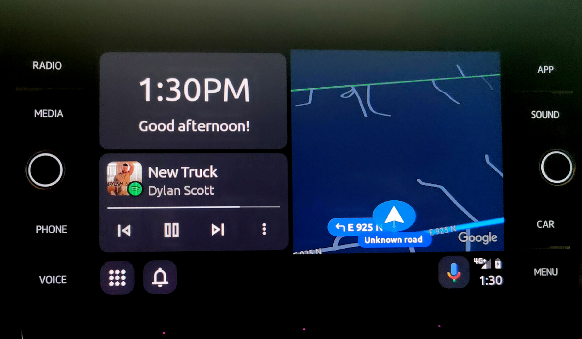 Android auto нужно ли. Интерфейс android auto. android auto новый интерфейс. android auto coolwalk. под с экраном сбоку.