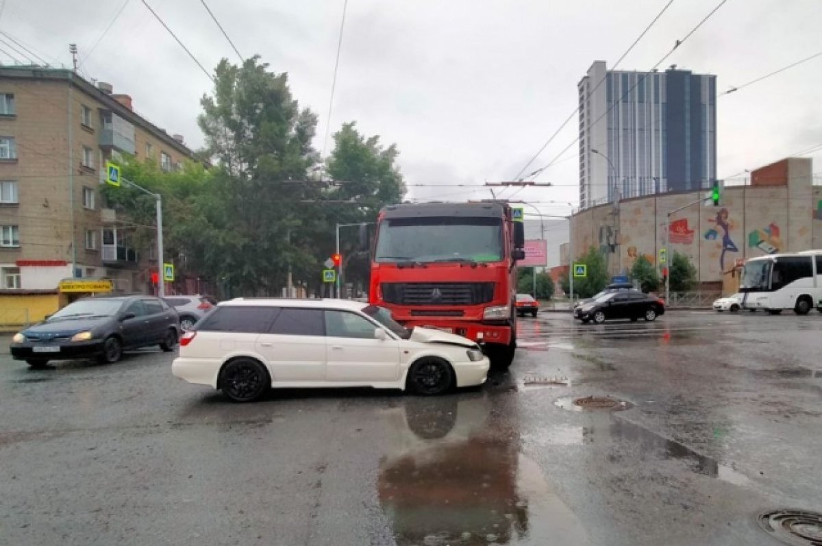 В автомобильной аварии водитель получил травму на вопросы отвечает односложно