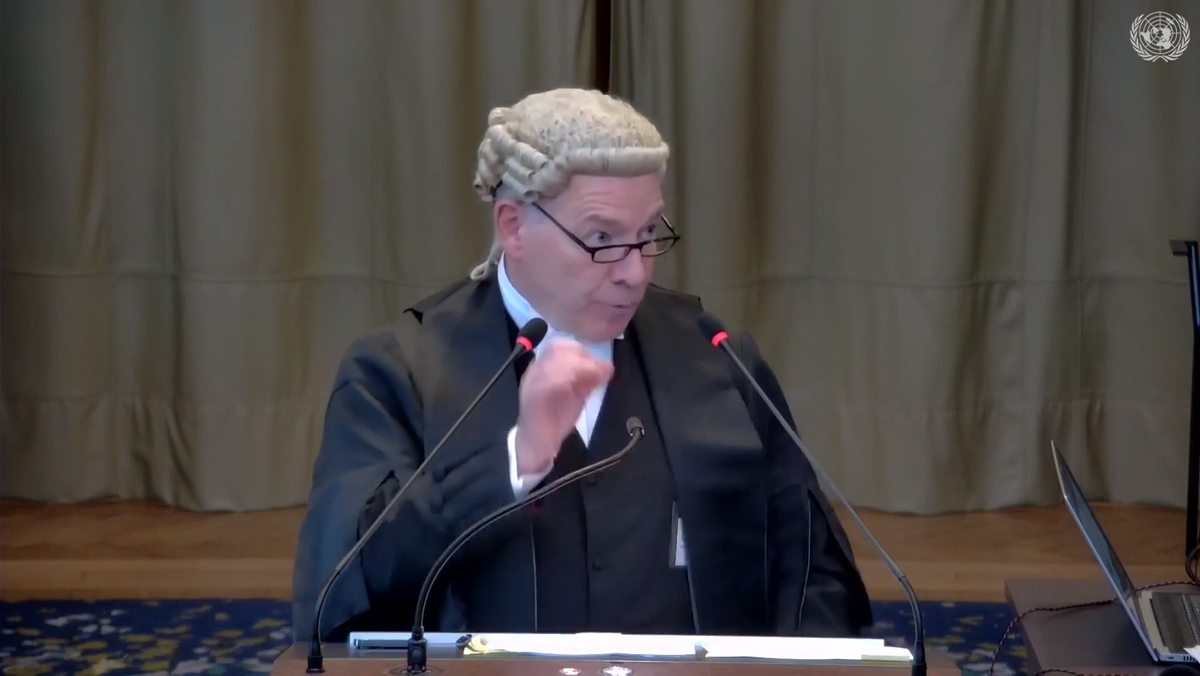 Майкл Свейнстон 8 июня 2023 года в суде ООН