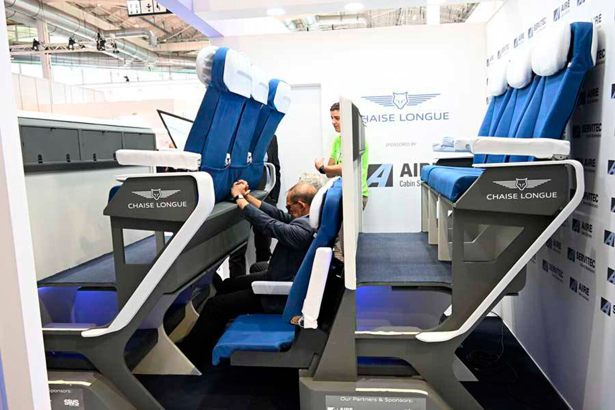 Система навигации встроенная в спинку самолетного кресла информирует 37170