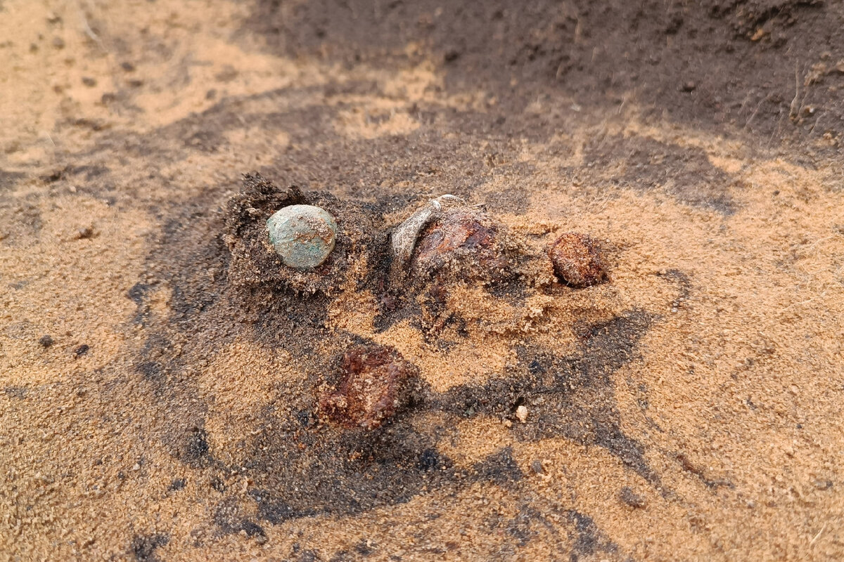 Фото с археологических раскопок.