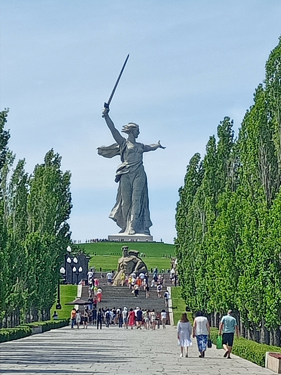 Родина-мать зовет!