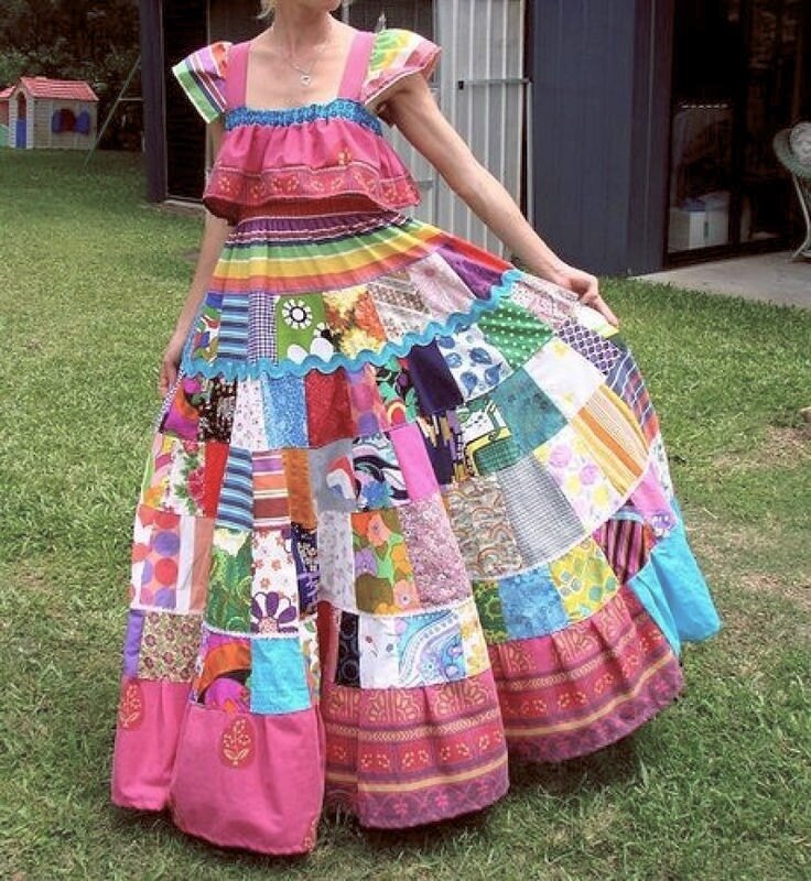 сшитые вещи. платье в стиле пэчворк. одежда сшитая дома. переделка большой футболки в платье. красивые ткани для платьев.