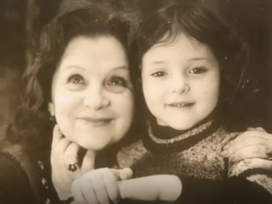 Будущая актриса со своей знаменитой бабушкой