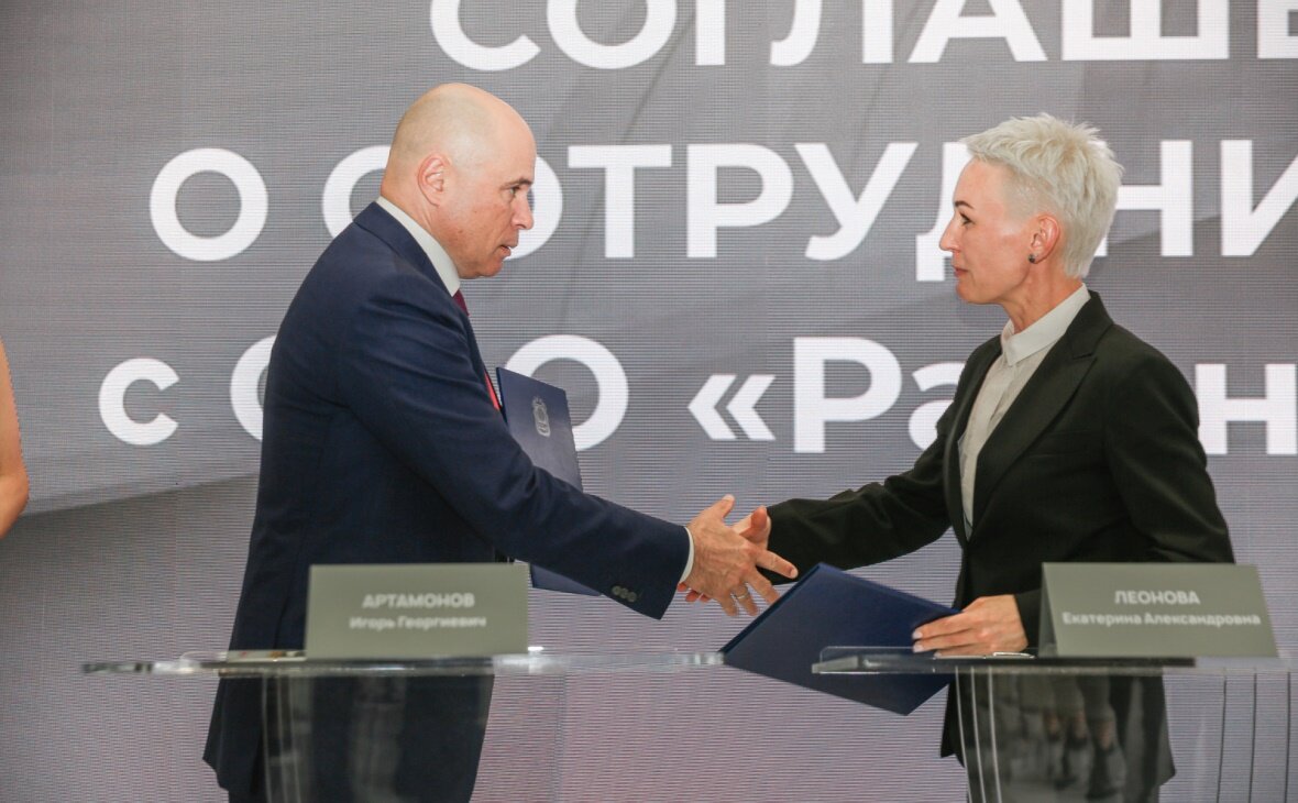 Игорь Артамонов и Екатерина Леонова (Фото: пресс-служба правительства Липецкой области) 