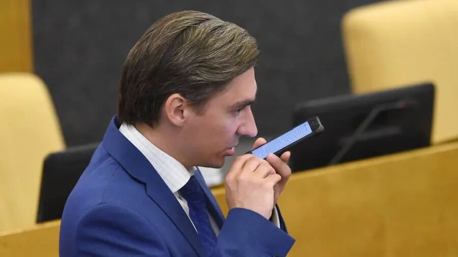 Депутат Свинцов be like «Окей, товарищ майор, вычисли плз по айпи автора этого хамского комментария на VC...»