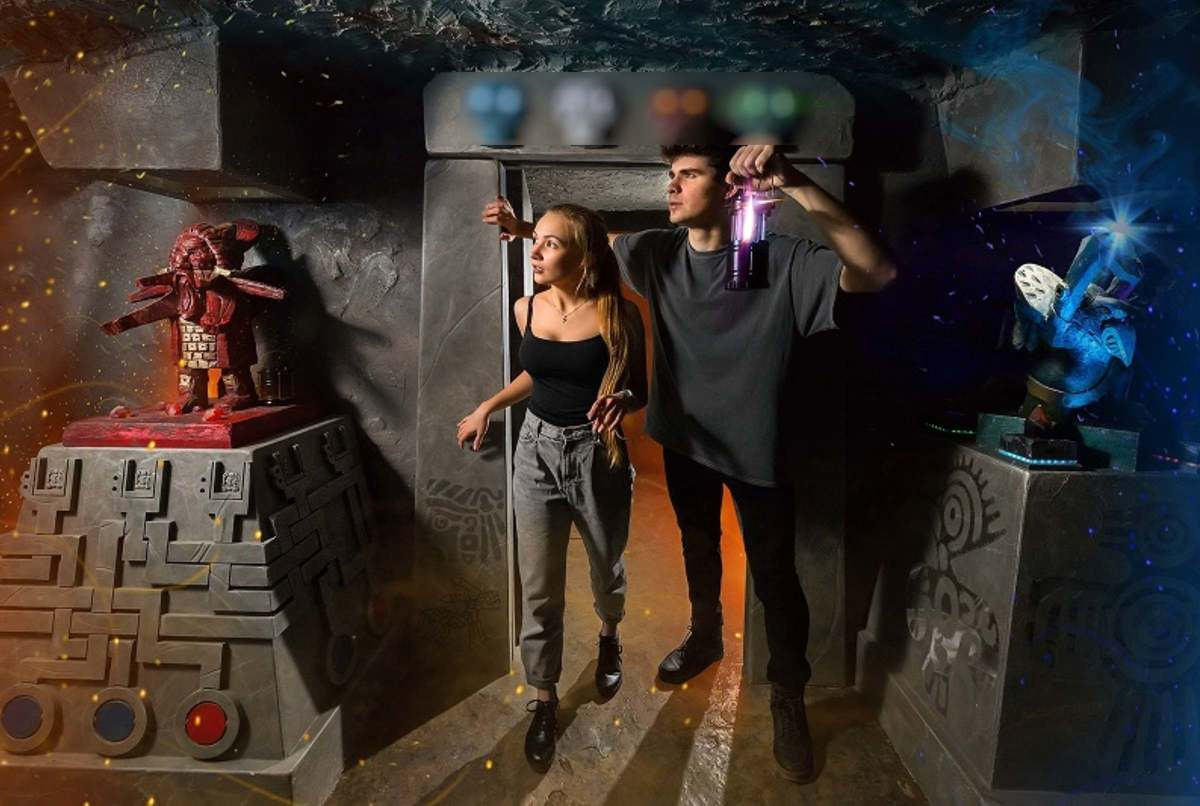 Интересно провести время с парнем в СПб, разгадывая загадки