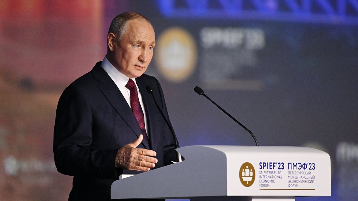    ПМЭФ-2023. Президент РФ В. Путин на пленарном заседании© Фотохост-агентство РИА Новости