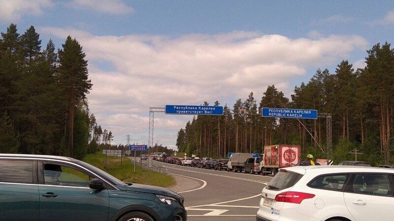     Пограничники объяснили автомобильные пробки на границе с Карелией. Жители Карелии начали собирать первые грибы. Карельский магнат Евгений Михеев не признает вины по уголовному делу. Итоги уходящей недели.