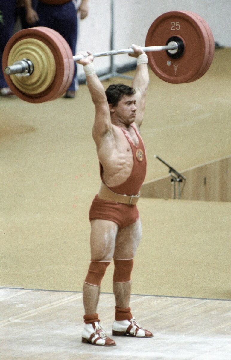 Штангист Олимпийский чемпион