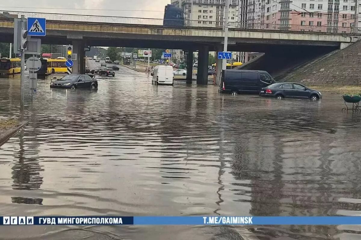 Ливень обрушился на Уручье и не только – подтоплены некоторые участки улиц  | abw.by | Дзен