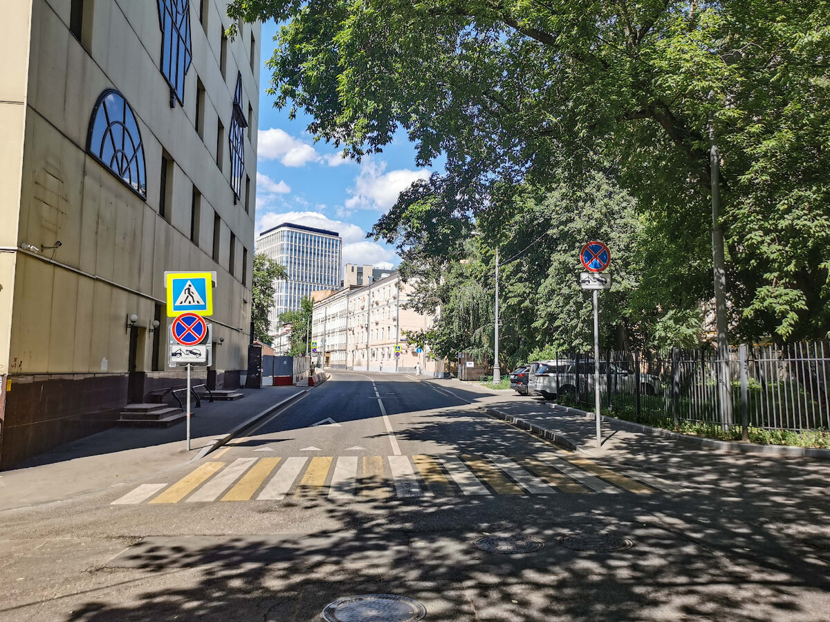 Начало Электрического переулка. Слева - остатки завода "Фазотрон"
