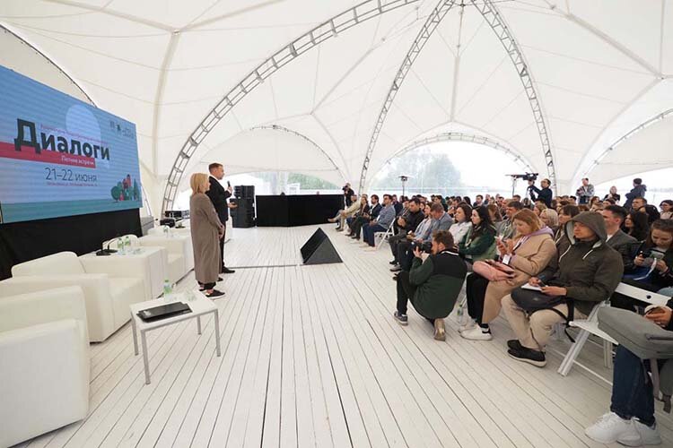    Сегодня архитектурно-градостроительное сообщество Казани проводит первый день летних встреч «Диалоги», главной темой которых стали зеленые города