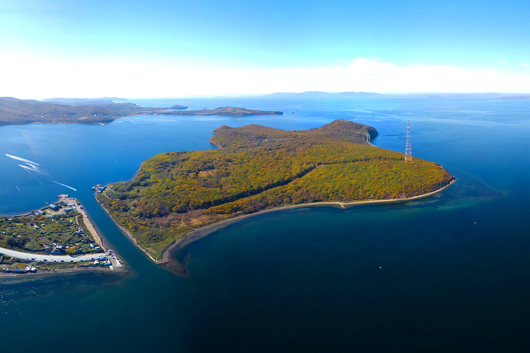 Остров Елена расположен в заливе Петра Великого Японского моря и является частью города Владивостока.-2