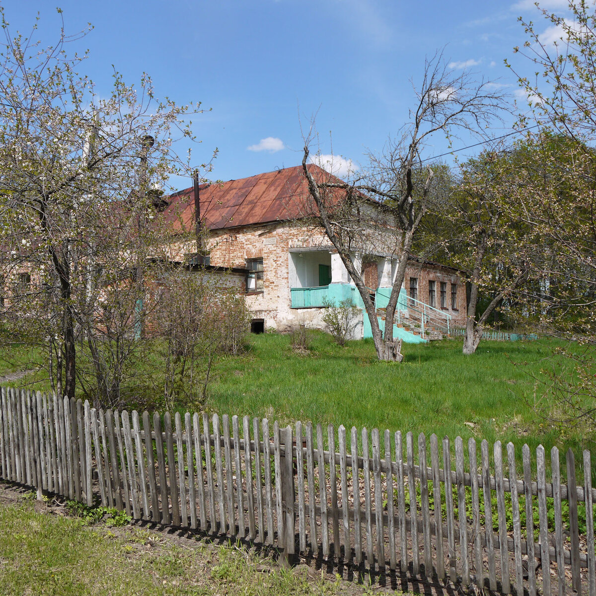 Школа. Фото 2015 года.