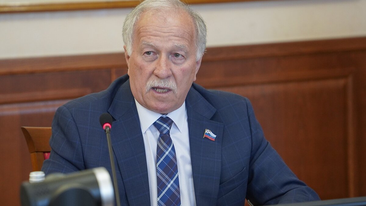     В краевом правительстве прошло совещание по вопросу исполнения наказов избирателей. Председатель Думы края Николай Великдань отметил, что наказы являются главным ориентиром в работе депутатов.