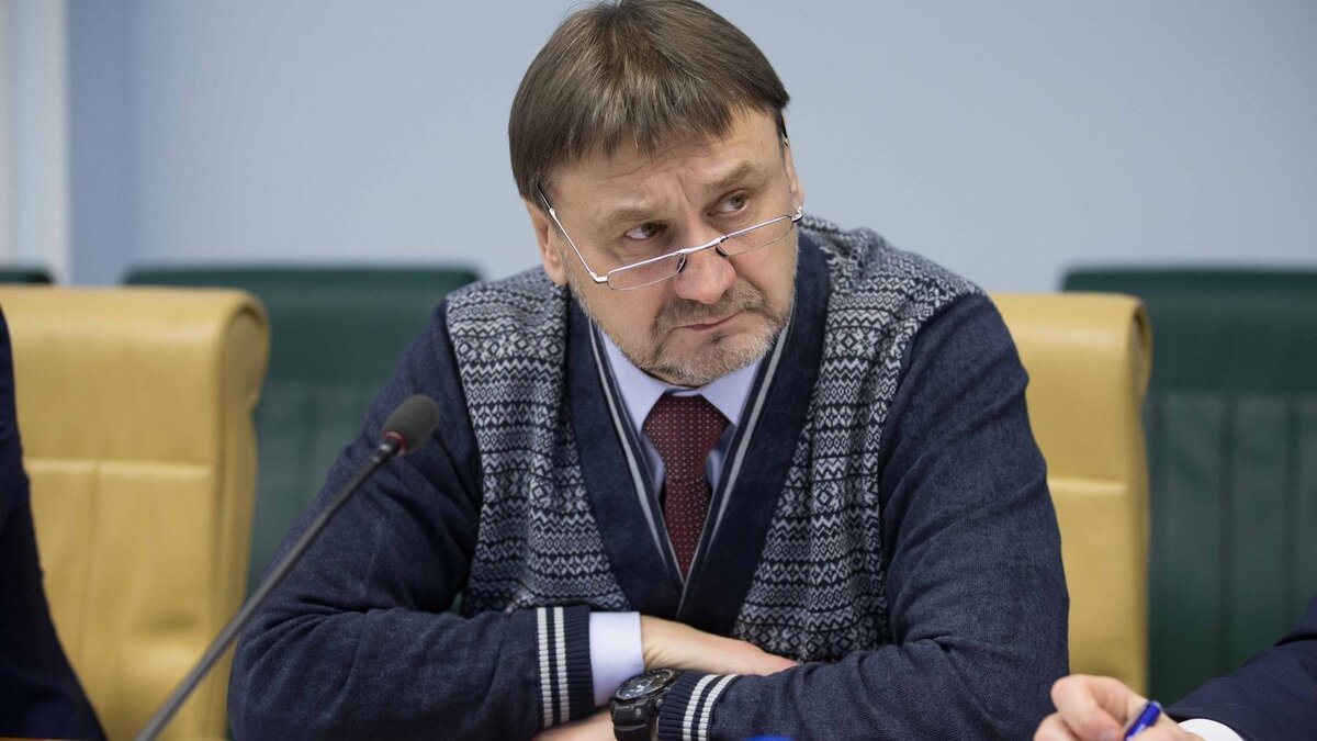     Член Совфеда от Нижегородской области Владимир Лебедев, увлекающийся охотой, прокомментировал убийство медведя в Кстовском округе. В разговоре с NewsNN он назвал поступок сотрудника регионального минлесхоза плохим.