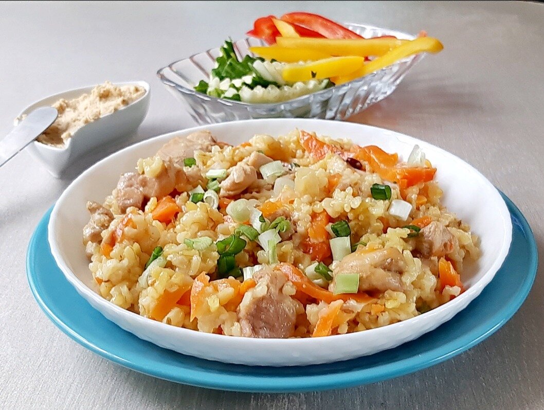 Плов из бурого риса с овощами и курицей от Валентины. 