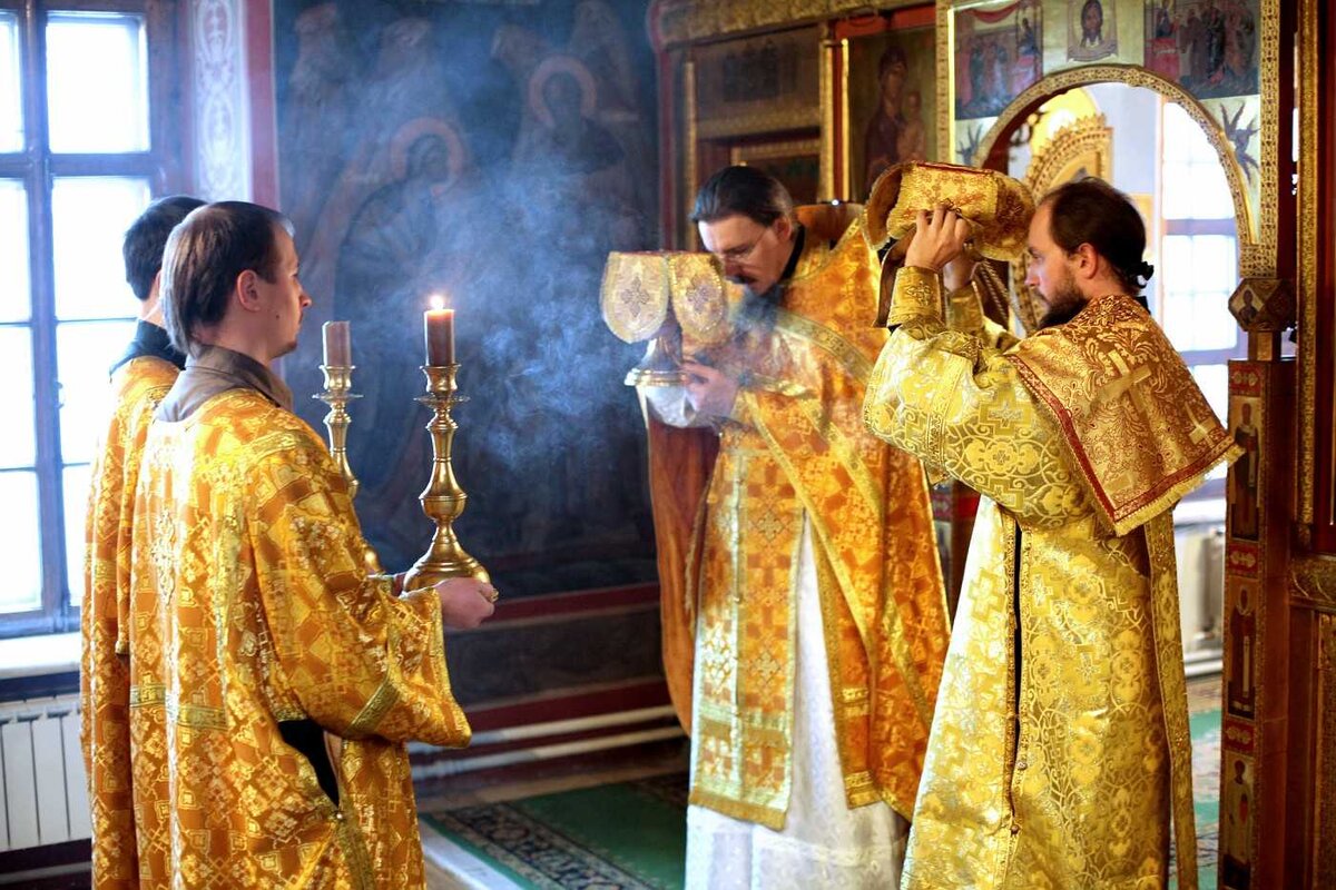 богослужение, фотографии из открытых источниках