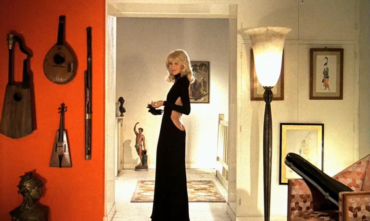 Кадр из фильма "Высокий блондин в черном ботинке" (1972)