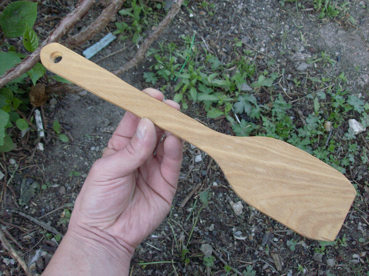 Лопатка для жарки перфорированная 45 см. деревянная ручка