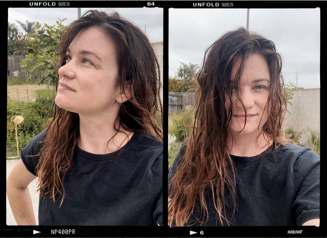 Погодка сегодня тоже не солнечная. Ну и что? Зато не жарко, а мне сегодня ещё пешим ходом предстоит передвигаться 🌳