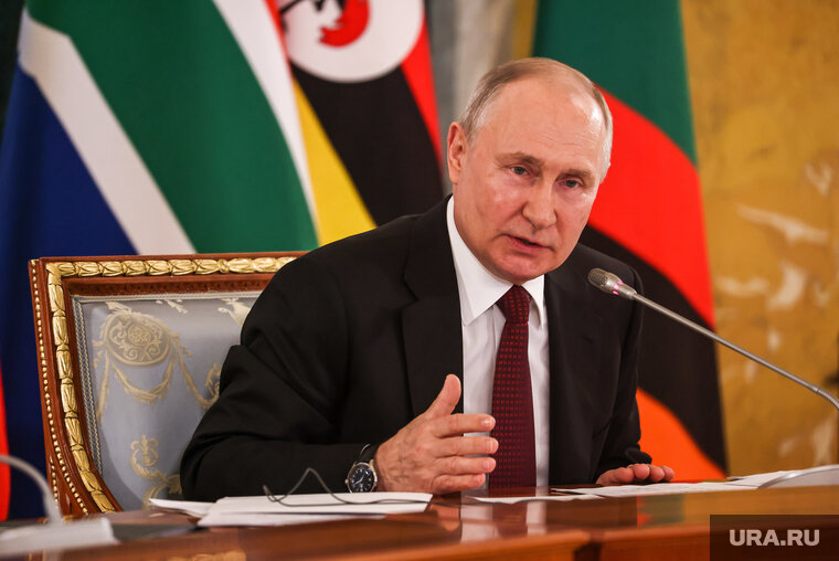    Президент РФ Владимир Путин провел совещание по развитию курортов Северного Кавказа