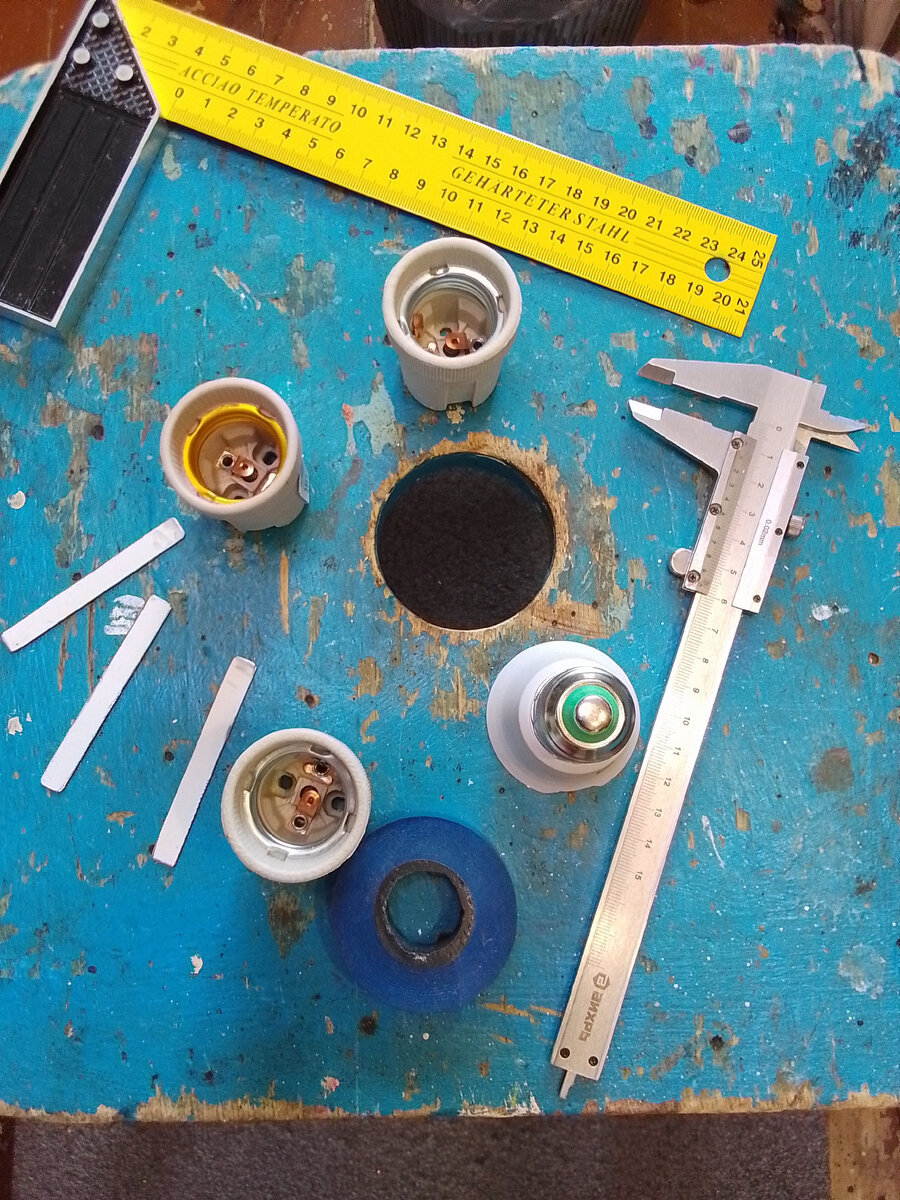 Это мой сокоромный верстак-табурет, родом из, уже далёкого, СССР))