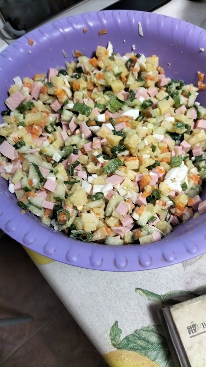 Оливье. Готовил супруг и привозил мне в больницу