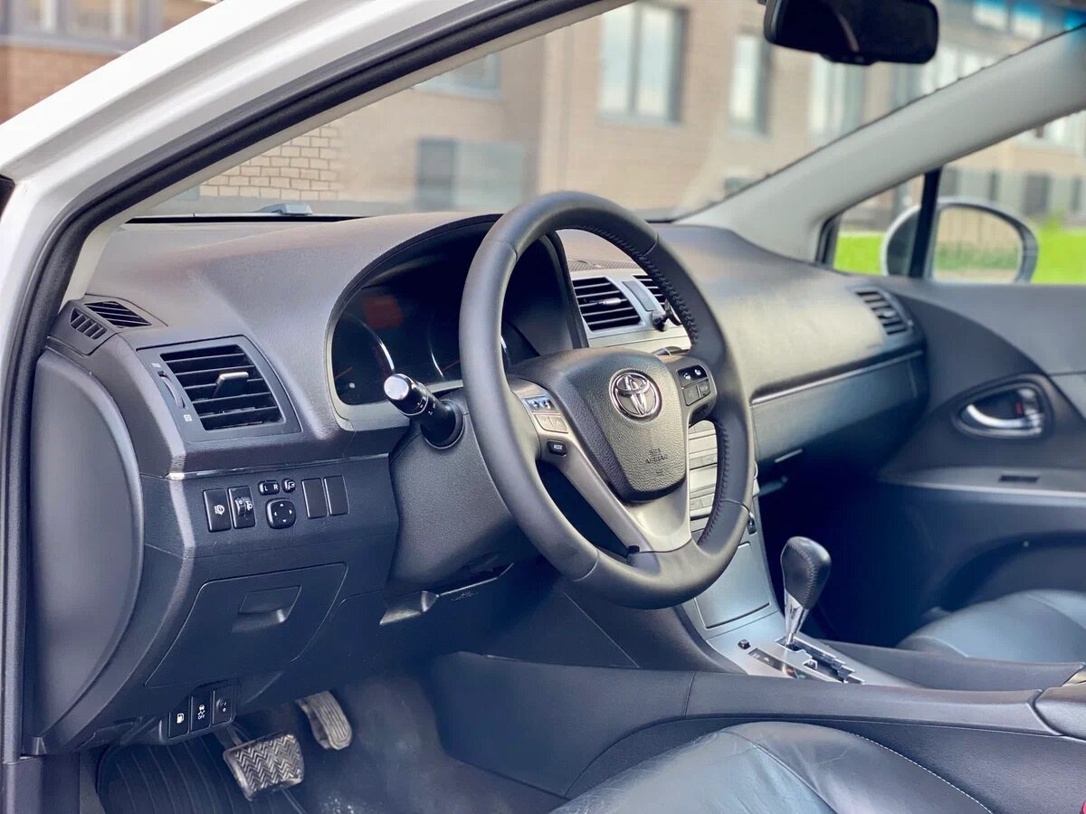 Интерьер радует своей строгостью.