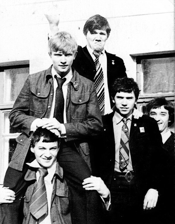  Вот и закончился июнь - месяц экзаменов, волнений, расставаний... Получен аттестат. Учителя сказали красивые добрые слова на прощание... Не мои это были экзамены? Не я волновалась на них?-3