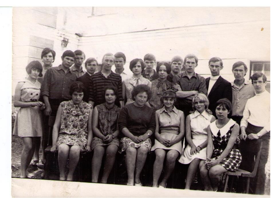  Вот и закончился июнь - месяц экзаменов, волнений, расставаний... Получен аттестат. Учителя сказали красивые добрые слова на прощание... Не мои это были экзамены? Не я волновалась на них?-5