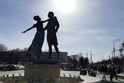    Фонтан «Первый бал Наташи Ростовой» в Подольске ©Галина Добрынина Фото