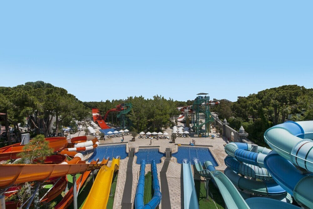 Аквапарк отеля — это отдельная зона, которая ограждена забором в виде замка. Источник: Яндекс Путешествия