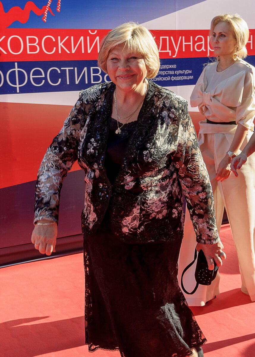    Елена Драпеко