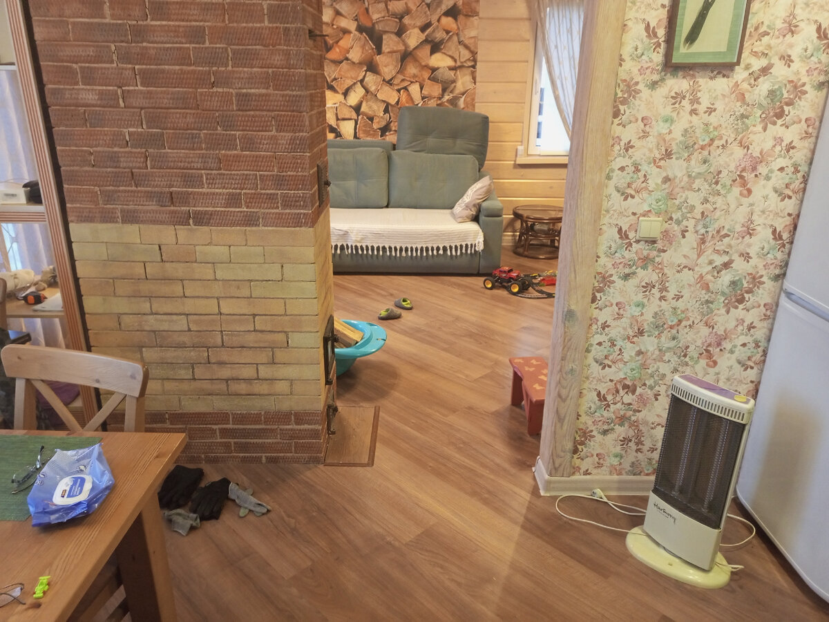 Использовал обои и фотопанно.