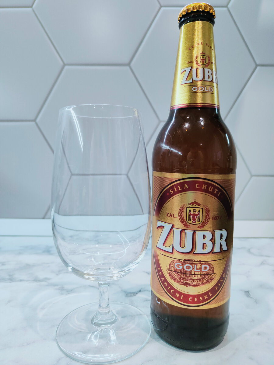 Zubr gold пиво. Зубр литовель голд пиво. Zubr gold. Пиво зубр чехия. Зубр голд пиво.