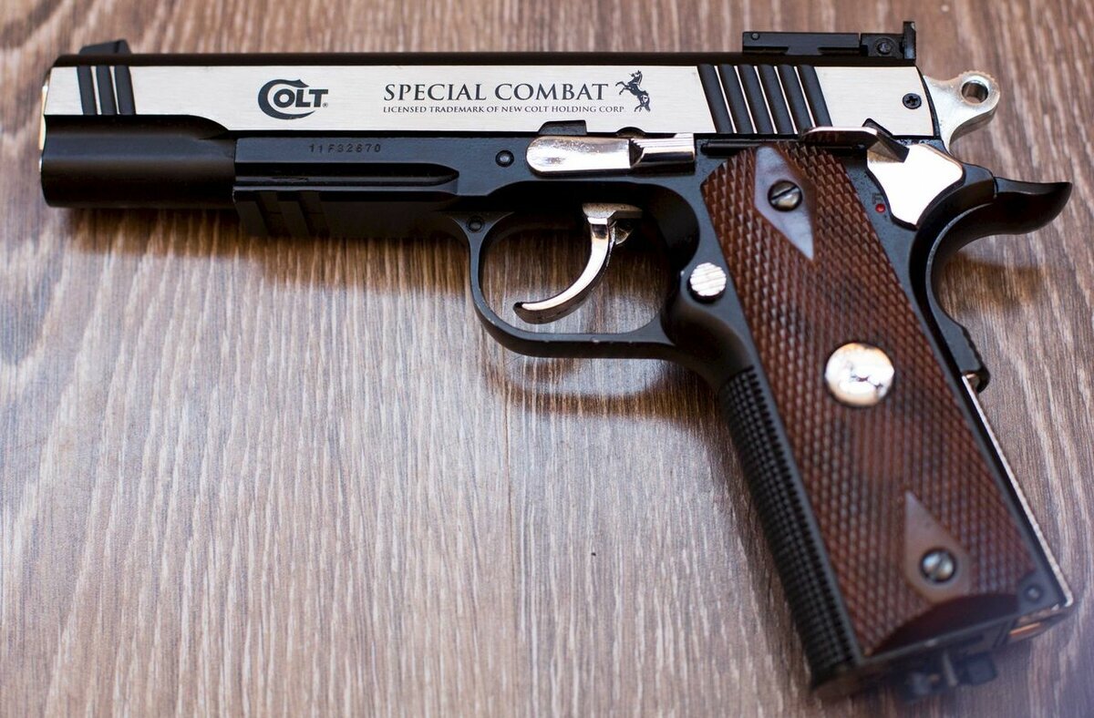 Пневматический пистолет Umarex Colt Special Combat