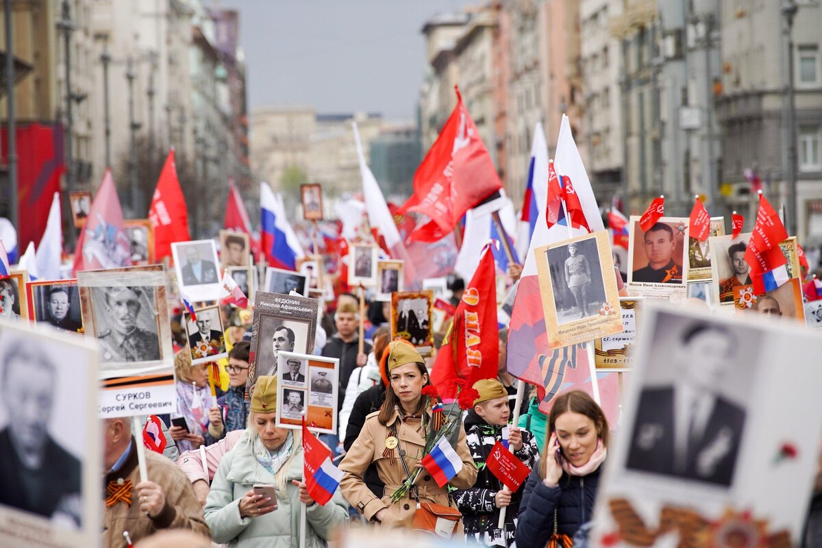 Шествие колонны бессмертного полка