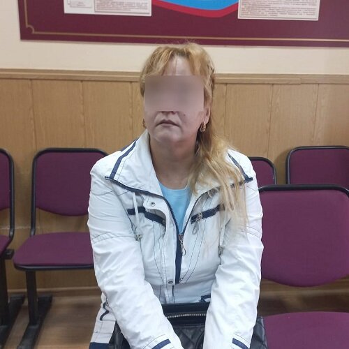 Женщину, обвиняемую в умышленном убийстве, совершенном с особой жестокостью, задержали спустя почти 30 лет, прошедших после преступления. Как сообщает пресс-служба ГУ МВД России по Иркутской области, 46-летняя подозреваемая не отрицает свою причастность к совершению преступления.