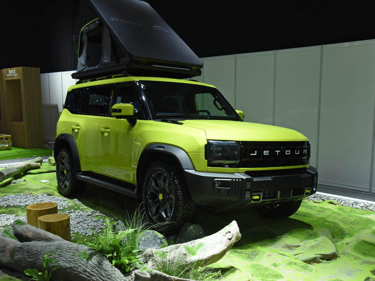 На фото: внедорожник Jetour T-1 на автосалоне в Шанхае