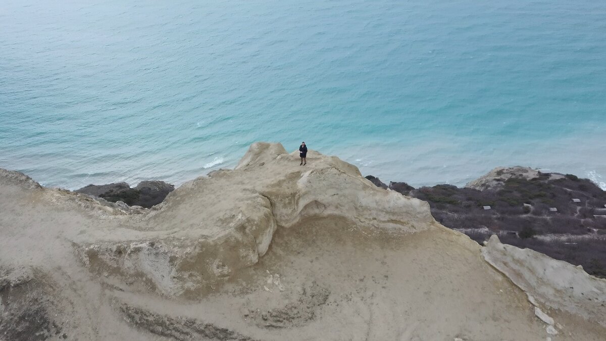 "Когда сказали, что до моря 200 метров. Только не предупредили, что вниз с обрыва" - веселая ситуация, в которой может оказаться каждый отдыхающий при неправильном выборе отеля.